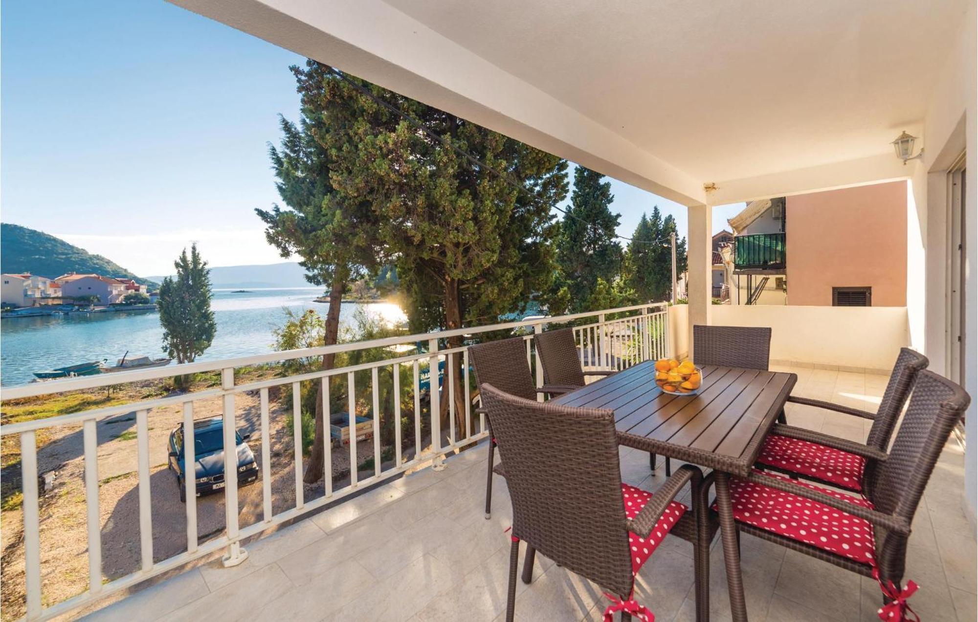 Cozy Apartment In Blace With Wifi Exterior photo